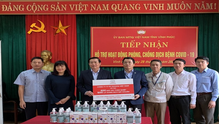 Toyota Việt Nam trao tặng tỉnh Vĩnh Phúc trang thiết bị y tế phòng chống dịch bệnh Covid-19