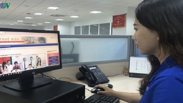 Thí điểm nộp lệ phí trước bạ điện tử đối với ô tô, xe máy đăng ký tại Hà Nội và TP Hồ Chí Minh