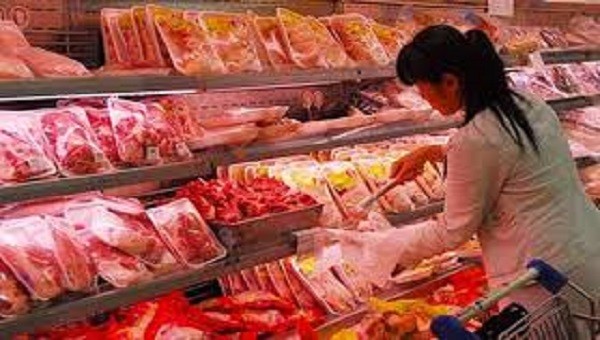 Mặc dù Việt Nam đã NK số lượng lớn thịt lợn nhưng giá bán thịt trong nước vẫn chưa hạ nhiệt.