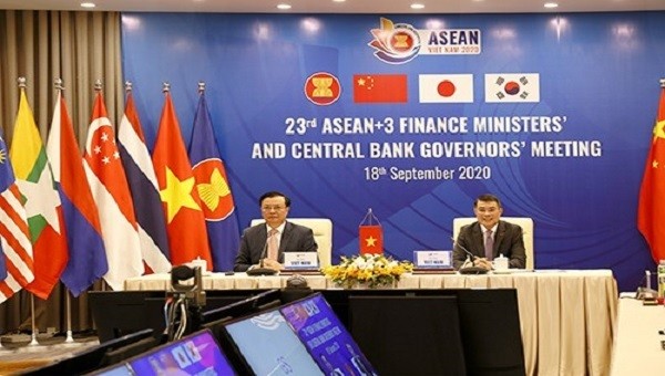 Bộ trưởng Bộ Tài chính Đinh Tiến Dũng và Thống đốc Ngân hàng Nhà nước Việt Nam Lê Minh Hưng đồng chủ trì hội nghị tại Việt Nam. 