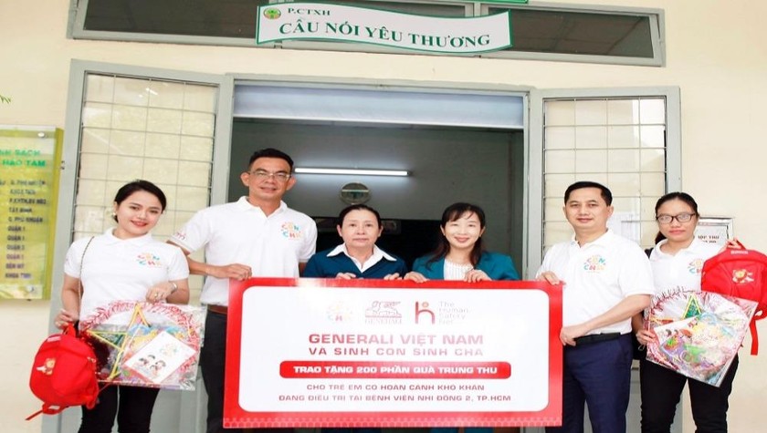 Generali và “Sinh Con, Sinh Cha” trao tặng 500 phần quà và 500 bộ tài liệu cho 500 gia đình bệnh nhi khó khăn tại Hà Nội, Đà Nẵng và TP.HCM.