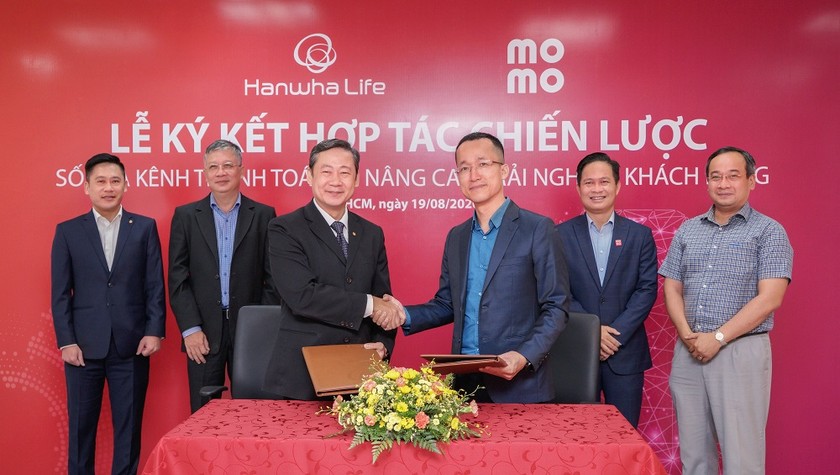 Hanwha Life Việt Nam đẩy mạnh hợp tác với các đối tác FinTech, trong đó có ví điện tử MoMo để nâng cao trải nghiệm khách hàng.