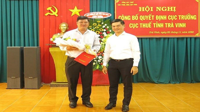 Phó Tổng cục trưởng Vũ Chí Hùng trao quyết định Cục trưởng Cục Thuế cho ông Phạm Quốc Dũng  