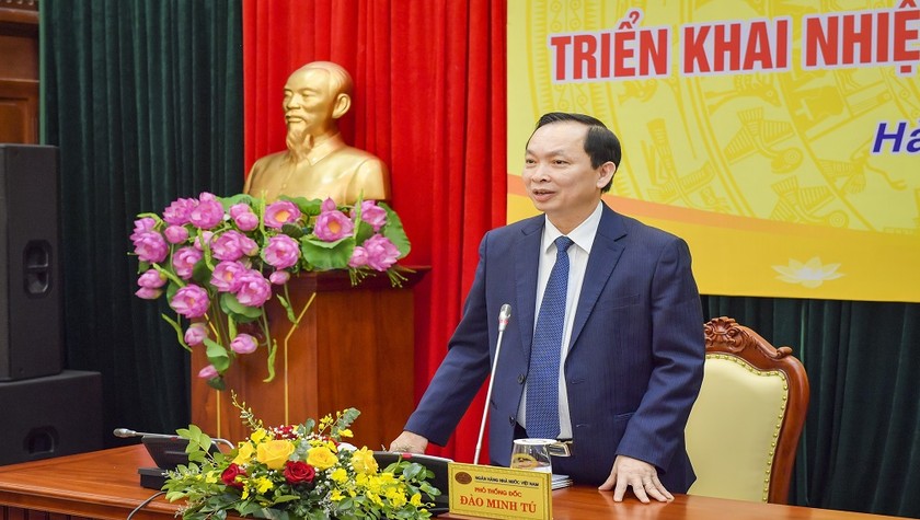 Phó Thống  đốc NHNN Đào Minh Tú chủ trì họp báo.