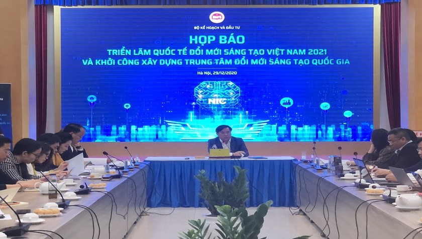 Thứ trưởng Bộ KH&ĐT Trần Duy Đông chủ trì họp báo giới triệu về VIIE 2021.