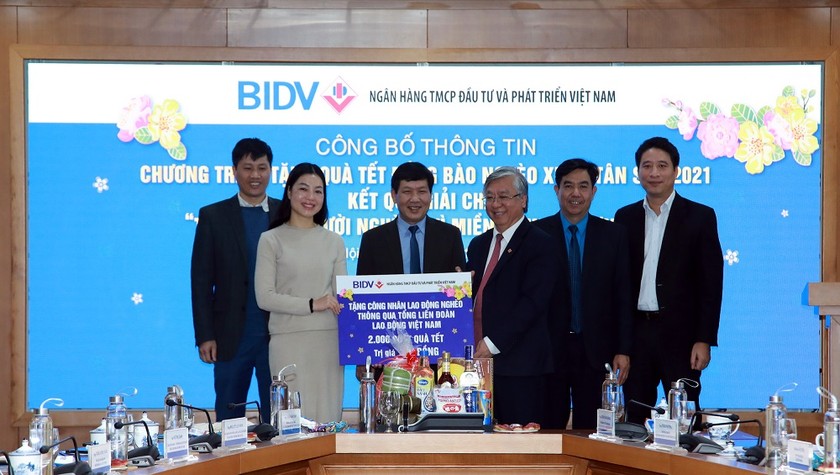 BIDV trao tặng 01 tỷ đồng quà Tết cho công nhân lao động nghèo thông qua TLĐLĐ Việt Nam.