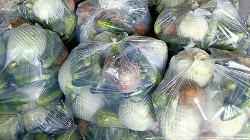 Nông sản được đóng gói 10kg/túi giá 100.000 đồng.