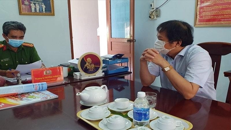 Ông Nguyễn Ngọc Duy, Cục phó Cục Thuế Phú Yên làm việc với cơ quan CSĐT Phú Yên sau khi nghe công bố quyết định khởi tố bị can.
