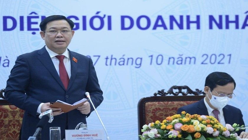 Chủ tịch Quốc hội Vương Đình Huệ phát biểu với đại diện giới doanh nhân, doanh nghiệp Việt Nam.