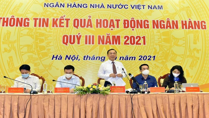 Phó Thống đốc Đào Minh Tú chủ trì cuộc họp báo.