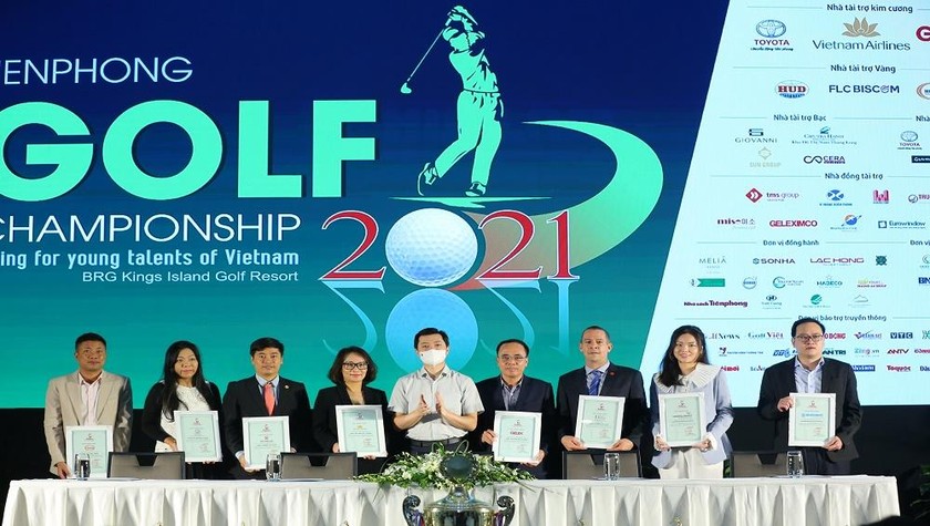 Đại diện các đơn vị đồng hành cùng Giải Golf vì Tài năng trẻ Việt Nam 2021.