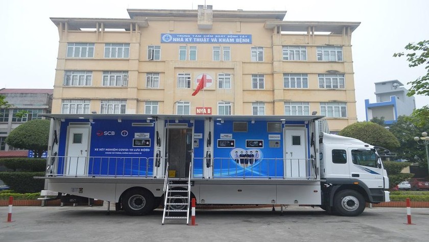 SCB tiếp tục trao tặng xe xét nghiệm lưu động tại Thanh Hóa và Thái Bình