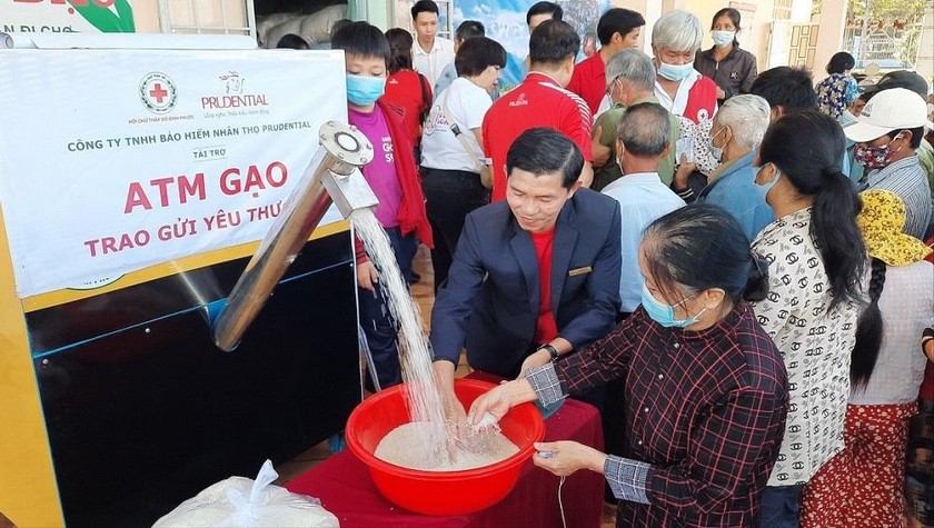 Hàng trăm tấn gạo trong hành trình “ATM gạo - Trao gửi yêu thương” đã được vận chuyển tận tay các hộ gia đình có hoàn cảnh đặc biệt...