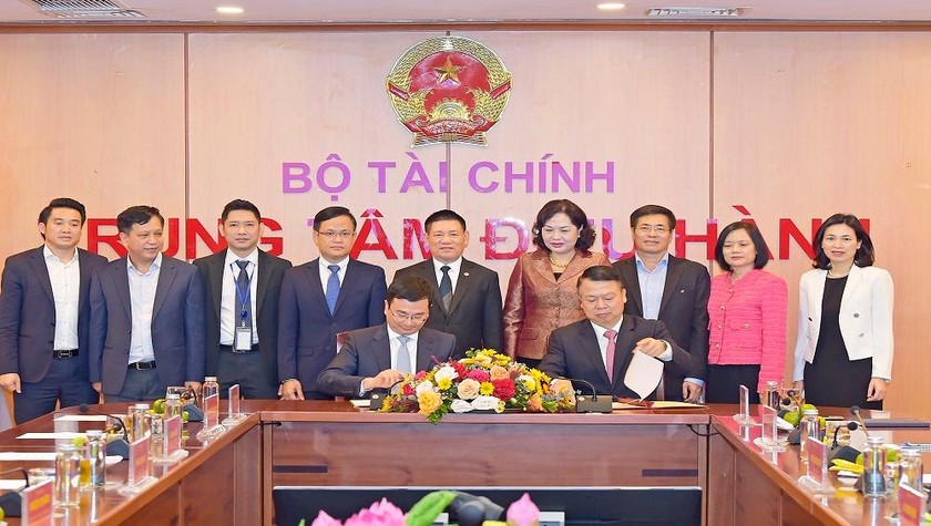 Bộ trưởng Hồ Đức Phớc và Thống đốc Nguyễn Thị Hồng chứng kiến Lễ ký Quy chế