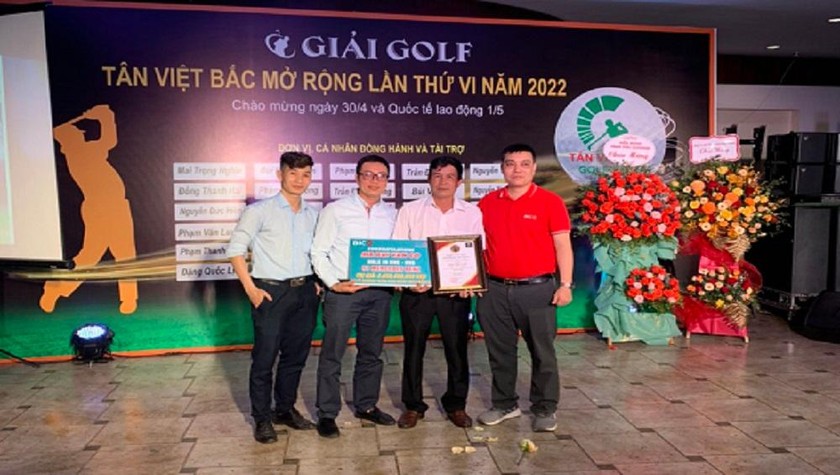 BIC trao giải thưởng Hole-in-One trị giá hơn 2 tỷ đồng cho golfer Bùi Văn Cơ.