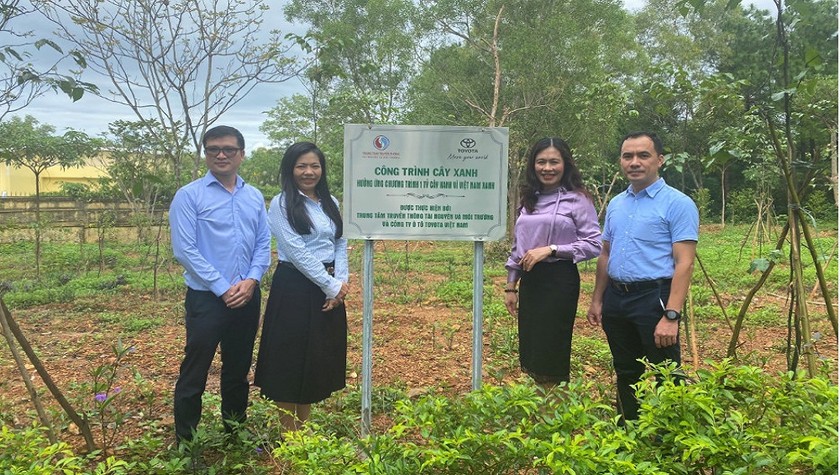 Toyota Việt Nam tiếp tục hưởng ứng Chương trình 'Một tỷ cây xanh – Vì Việt Nam xanh'