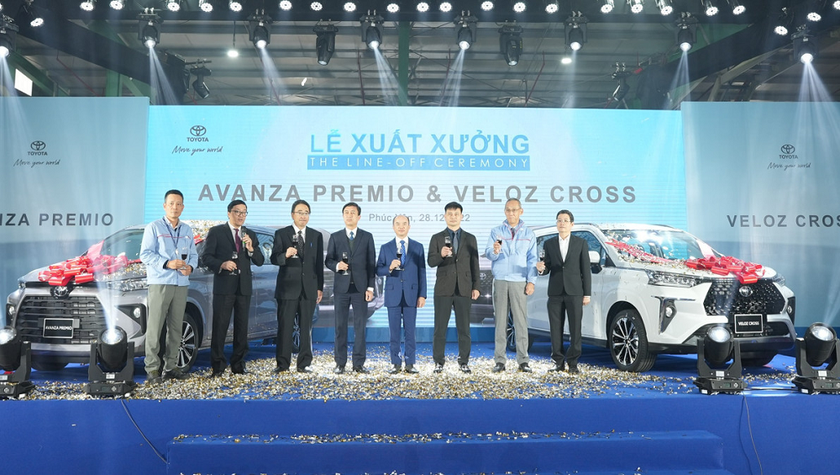 Đại diện Toyota Việt Nam cùng các lãnh đạo tỉnh Vĩnh Phúc tham dự lễ xuất xưởng xe Avanza Premio & Veloz Cross 