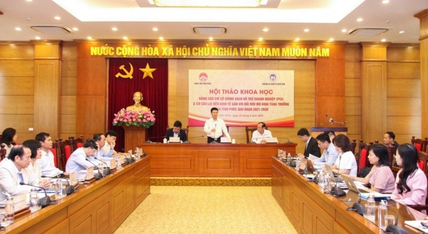 Phó Chủ tịch UBND tỉnh Vũ Chí Giang phát biểu tại hội thảo.