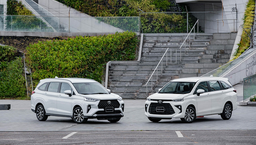 Bộ đôi Toyota Veloz Cross và Avanza Premio chính thức ra mắt, vào tháng 3/2022 với giá lần lượt 648 triệu đồng và 548 triệu đồng