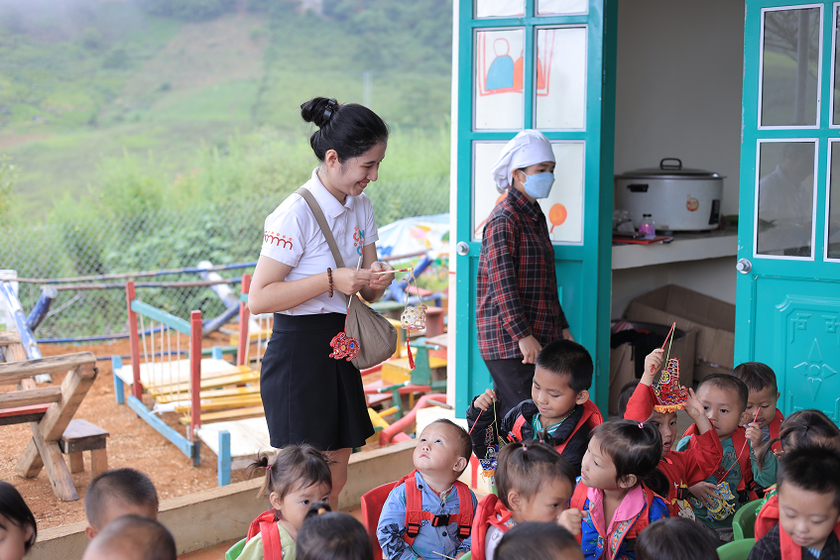 Generali Việt Nam mang 'Bếp ấm cho em' đến với trẻ em Điện Biên