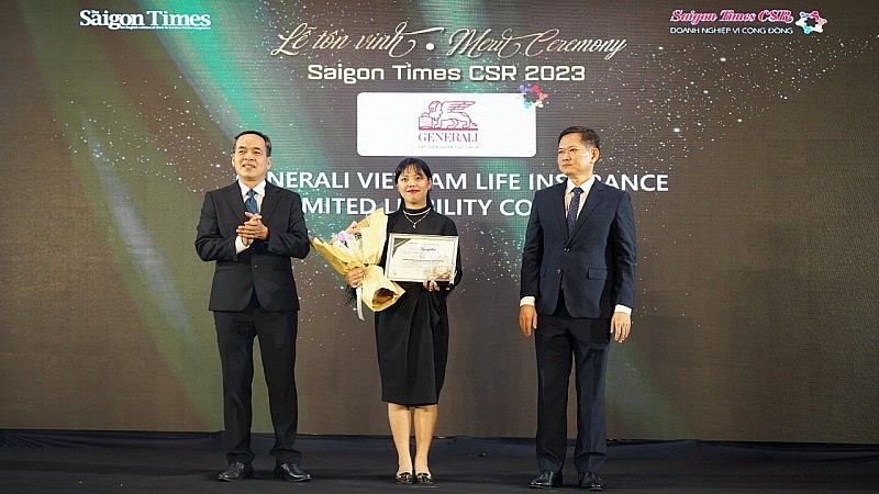 Chứng nhận “DN vì cộng đồng- Saigon Times CSR 2023” ghi nhận những nỗ lực của Generali Việt Nam đối với sự phát triển toàn diện của trẻ em Việt Nam