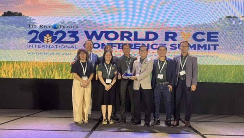 Các doanh nghiệp Việt Nam cùng nhận giải thưởng "Gạo ngon nhất thế giới" 2023. (ảnh: Báo Nông nghiệp)