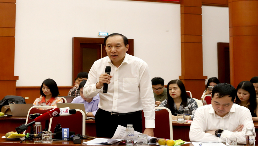 Phó chủ tịch UBCKNN Phạm Hồng Sơn tại cuộc Họp báo (ảnh:Tạp chí Thuế)
