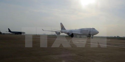 Đường hạ cất cánh 25R/07L của sân bay Tân Sơn Nhất. (Ảnh: TTXVN phát)