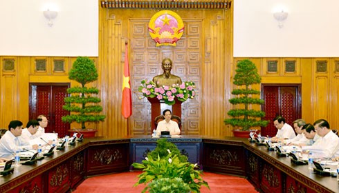 Thủ tướng Nguyễn Tấn Dũng chủ trì cuộc họp với các Ban, Bộ ngành, cơ quan liên quan về việc đồng Nhân dân tệ của Trung Quốc giảm giá. Ảnh: VGP/Nhật Bắc