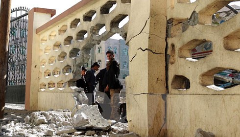 Hiện trường vụ đánh bom do IS thực hiện ở Sanaa. (Nguồn: Reuters/TTXVN)
