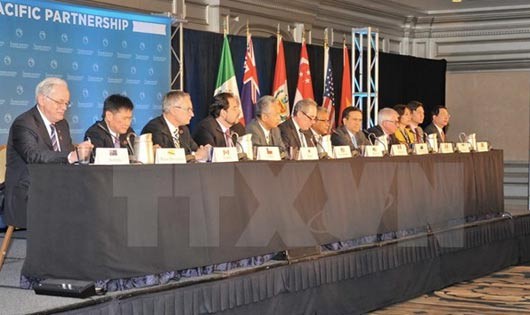 Bộ trưởng Thương mại các nước tham gia đàm phán TPP trong một họp báo chung. (Ảnh: Thanh Tuấn/TTXVN)