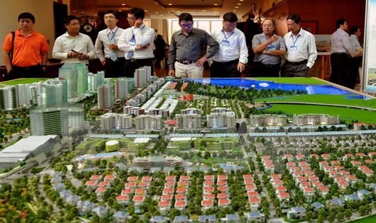 Khách tham quan các mô hình phát triển đô thị TP. Hồ Chí Minh giai đoạn 2016-2020.
