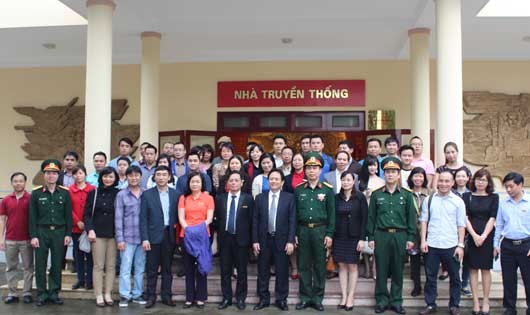 Sinh hoạt chuyên đề giữa Báo Pháp luật Việt Nam với Trường Sỹ quan Chính trị