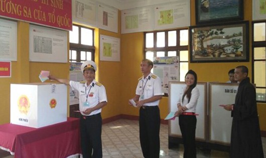 Cử tri Trường Sa và vùng biên giới Lai Châu nô nức đi bầu cử