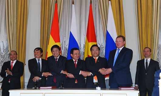 Ký 8 thỏa thuận hợp tác sau hội đàm của Thủ tướng Việt - Nga