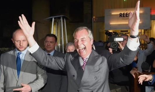 Lãnh tụ UKIP Farage tuyên bố phe Brexit chiến thắng.
