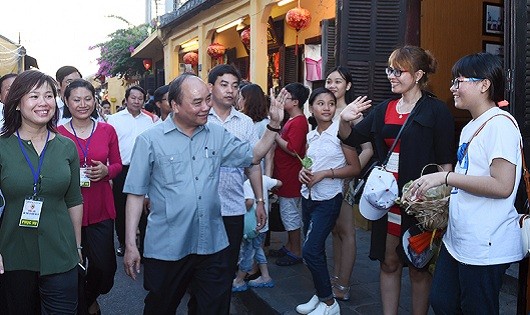 Thủ tướng cho rằng, cộng đồng Quảng Nam-Đà Nẵng rất vui vẻ, thân thiện trong ứng xử với du khách. Ảnh Quang Hiếu/VGP