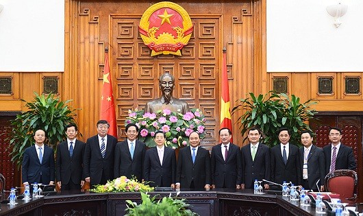 Thủ tướng Nguyễn Xuân Phúc chụp ảnh lưu niệm với Bộ trưởng Công an Trung Quốc Quách Thanh Côn - Ảnh: VGP
