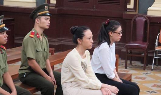 Phương Nga và Thùy Dung tại phiên xử sơ thẩm.