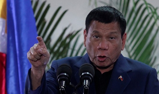 Tổng thống Philippines nói doanh nghiệp nước ngoài cứ 'rời đi nếu sợ'
