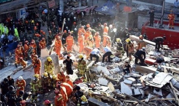 Hiện trường một vụ sập nhà ở Trung Quốc hôm 30/10. (Nguồn: THX/TTXVN)