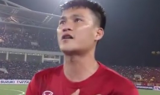 Công Vinh tuyên bố giã từ bóng đá, Thủy Tiên bày tỏ tình yêu với chồng