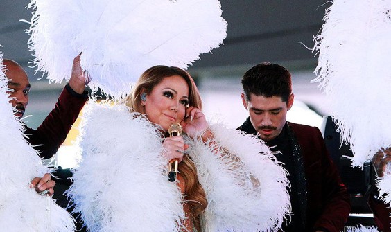 Màn trình diễn tai tiếng của Mariah Carey đêm giao thừa 