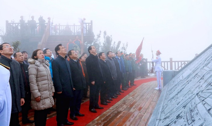 Chủ tịch nước dự Lễ thượng cờ trên đỉnh Fansipan
