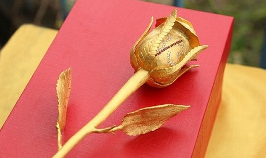 Rộ mốt quà tặng dát vàng tiền triệu cho lễ Valentine