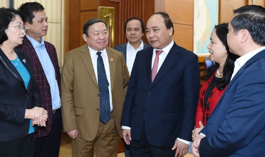 Thủ tướng Nguyễn Xuân Phúc và các đại biểu. 