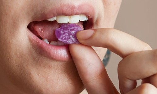 Có nên dùng kẹo ngậm ho?