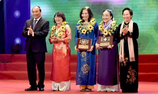 Những phụ nữ khiến Thủ tướng Nguyễn Xuân Phúc ấn tượng mạnh 