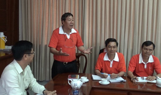 Ông Chen Lai Shih Kuan, Tổng giám đốc Cty Kwong Meko trình bày về tình hình công ty sau hỏa hoạn.