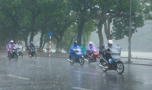 Cảnh báo thời tiết nguy hiểm ở Hà Nội, nhiệt độ chênh tới 15 độ C